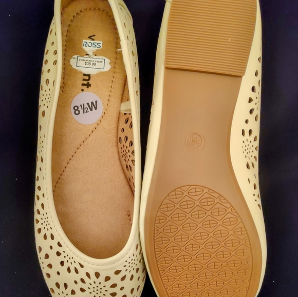 Ladies Flat Shoes - Picture 3 of 3